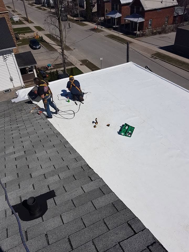 Flat roof membrane on a city home